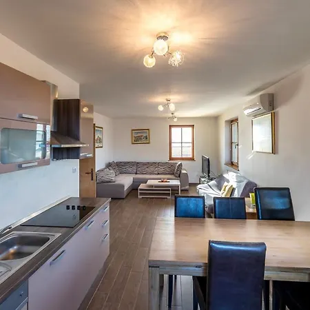 Apartmaji Smogavc Зрече