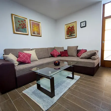 Apartmaji Smogavc 아파트 *